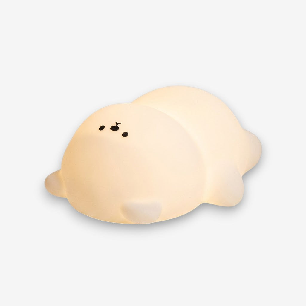 Veilleuse ours allongée sur le dos