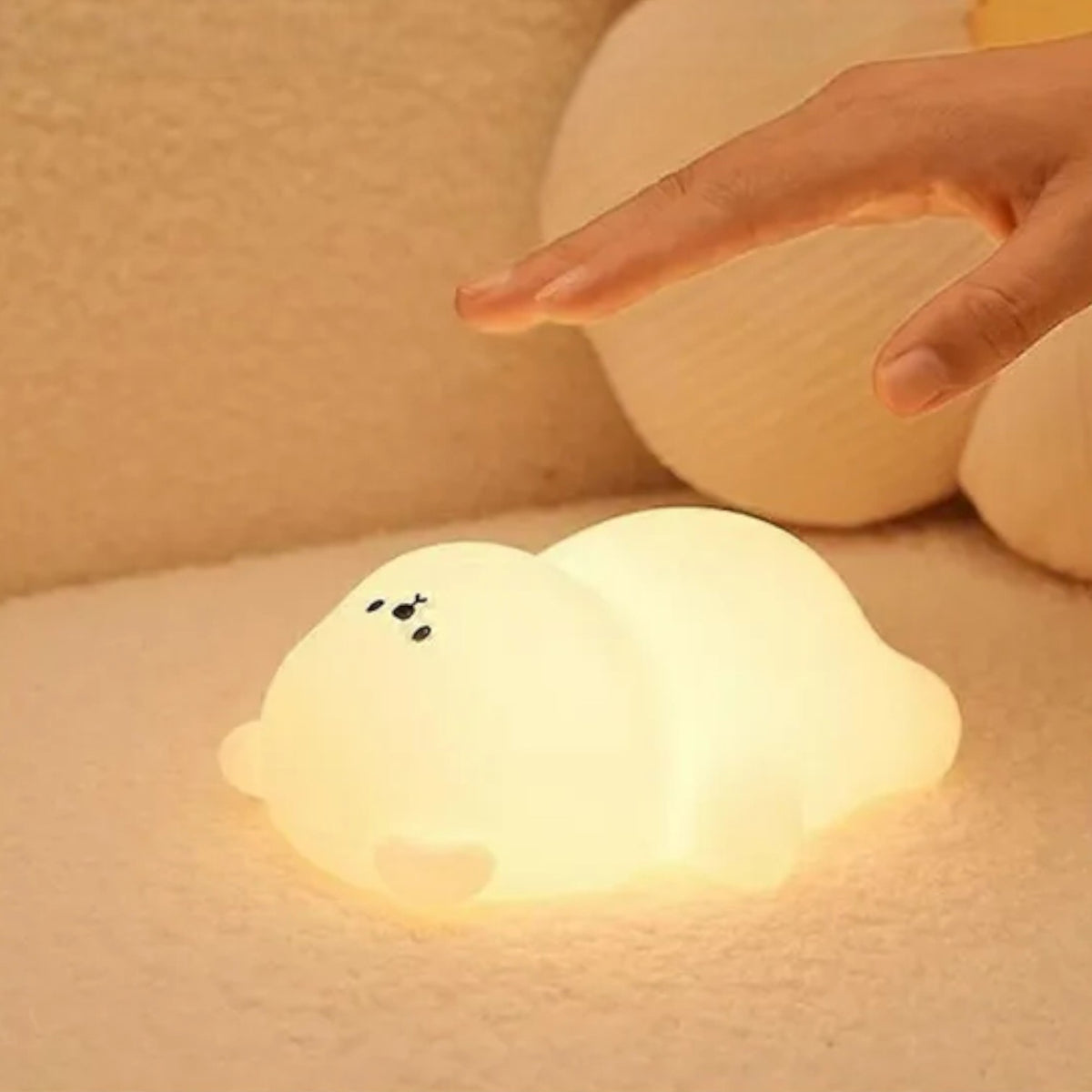 Veilleuse ours allongée sur le dos