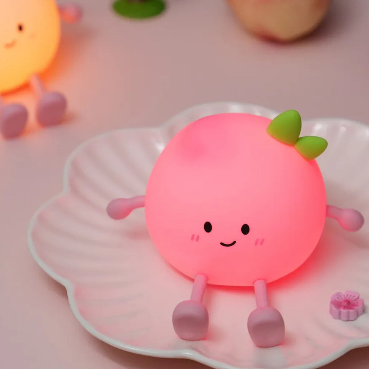 Veilleuse enfant pêche mignonne